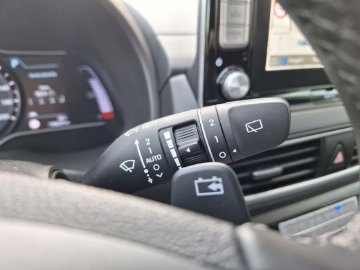 Hyundai KONA EV Premium 64 kWh | Automaat | Navigatie | Cruise Control Adaptief | Climate Control | Parkeersen... ActivLease financial lease