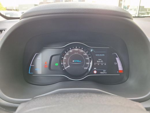 Hyundai KONA EV Premium 64 kWh | Automaat | Navigatie | Cruise Control Adaptief | Climate Control | Parkeersen... ActivLease financial lease