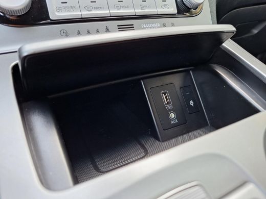 Hyundai KONA EV Premium 64 kWh | Automaat | Navigatie | Cruise Control Adaptief | Climate Control | Parkeersen... ActivLease financial lease