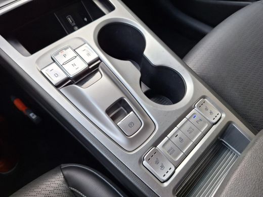 Hyundai KONA EV Premium 64 kWh | Automaat | Navigatie | Cruise Control Adaptief | Climate Control | Parkeersen... ActivLease financial lease