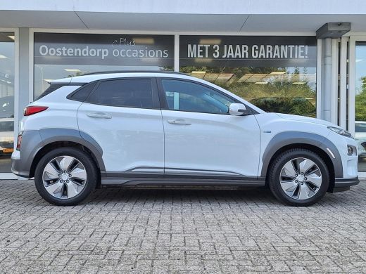 Hyundai KONA EV Premium 64 kWh | Automaat | Navigatie | Cruise Control Adaptief | Climate Control | Parkeersen... ActivLease financial lease