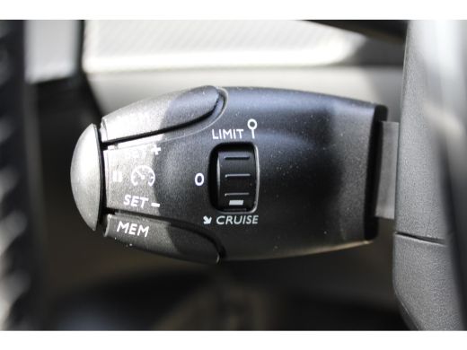 Peugeot e-208 EV Style50 kWh Cruise Control| Park sensor voor-achter|climate|carplay|navi| Demo vraag naar km s... ActivLease financial lease