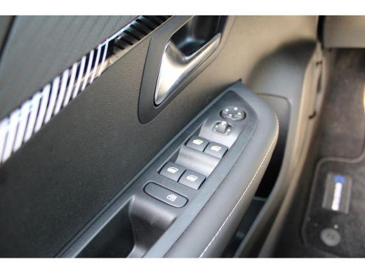 Peugeot e-208 EV Style50 kWh Cruise Control| Park sensor voor-achter|climate|carplay|navi| Demo vraag naar km s... ActivLease financial lease