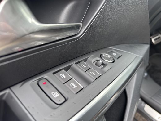 Peugeot E-5008 GT 73 kWh 7-zits | Panoramadak | Leder | Elek. stoelen | Stoelmassage ActivLease financial lease
