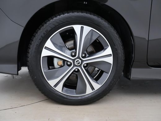 Nissan Leaf N-CONNECTA 40 KWH *8.228 KM* ADAPTIVE CRUISE / 360 CAMERA / STANDKACHEL / APPLE CARPLAY ActivLease financial lease