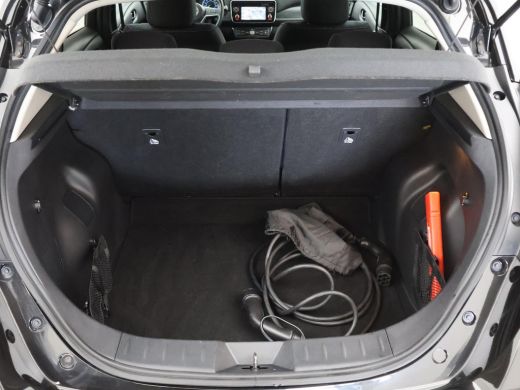 Nissan Leaf N-CONNECTA 40 KWH *8.228 KM* ADAPTIVE CRUISE / 360 CAMERA / STANDKACHEL / APPLE CARPLAY ActivLease financial lease