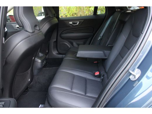 Volvo  V60 2.0 B4 Plus Dark | Trekhaak | Camera | Adaptive Cruise | Stuur/stoelverwarming ActivLease financial lease