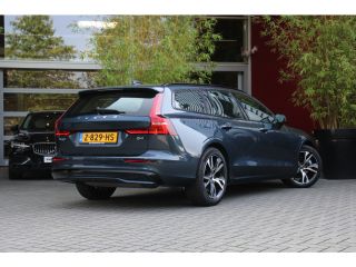 Volvo  V60 2.0 B4 Plus Dark | Trekhaak | Camera | Adaptive Cruise | Stuur/stoelverwarming