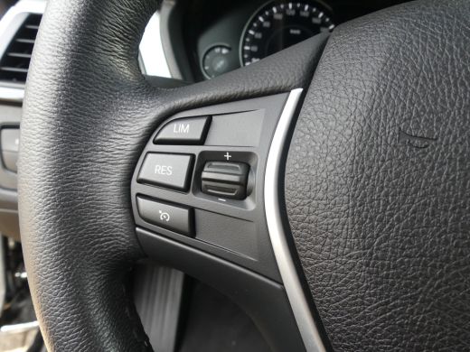 BMW 3 Serie Touring 318i M Sport Corporate Lease | NAVI | STOELVERWARMING | PARKEERSENSOREN | ActivLease financial lease