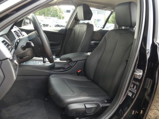 BMW 3 Serie Touring 318i M Sport Corporate Lease | NAVI | STOELVERWARMING | PARKEERSENSOREN | ActivLease financial lease
