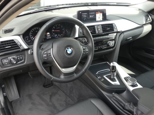 BMW 3 Serie Touring 318i M Sport Corporate Lease | NAVI | STOELVERWARMING | PARKEERSENSOREN | ActivLease financial lease