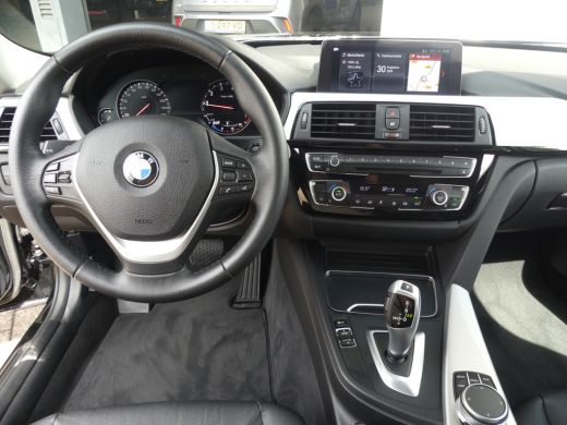 BMW 3 Serie Touring 318i M Sport Corporate Lease | NAVI | STOELVERWARMING | PARKEERSENSOREN | ActivLease financial lease