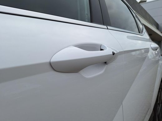 Hyundai KONA Comfort Smart 65.4 kWh | 19" Premium lichtmetalenvelgen | Warmtepomp | Dodehoek assistentie | V2L | ActivLease financial lease