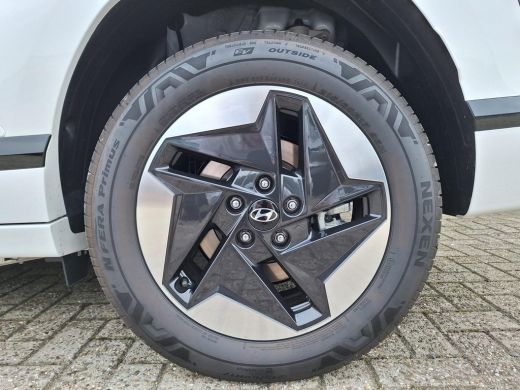 Hyundai KONA Comfort Smart 65.4 kWh | 19" Premium lichtmetalenvelgen | Warmtepomp | Dodehoek assistentie | V2L | ActivLease financial lease