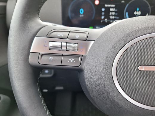 Hyundai Kona Comfort Smart 65.4 kWh | 19" Premium lichtmetalenvelgen | Warmtepomp | Dodehoek assistentie | V2L | ActivLease financial lease