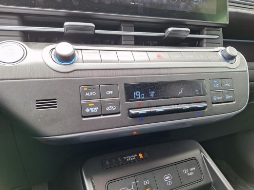 Hyundai KONA Comfort Smart 65.4 kWh | 19" Premium lichtmetalenvelgen | Warmtepomp | Dodehoek assistentie | V2L | ActivLease financial lease