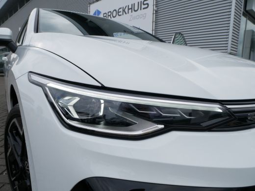 Volkswagen Golf Volkswagen R-Line Edition | Inclusief € 2000,- inruilvoordeel Inclusief € 2000,- inruilvoordeel |... ActivLease financial lease