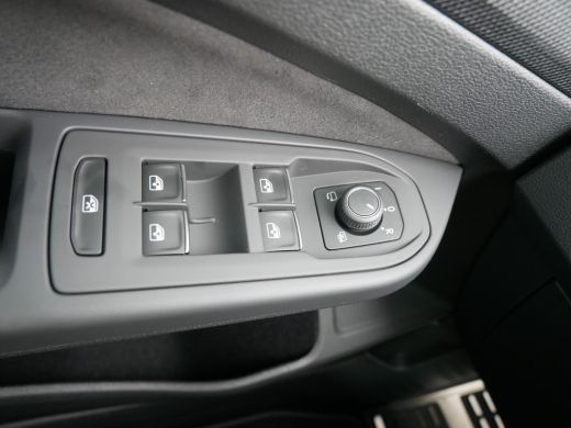 Volkswagen Golf Volkswagen R-Line Edition | Inclusief € 2000,- inruilvoordeel Inclusief € 2000,- inruilvoordeel |... ActivLease financial lease