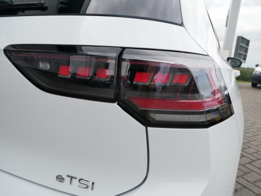 Volkswagen Golf Volkswagen R-Line Edition | Inclusief € 2000,- inruilvoordeel Inclusief € 2000,- inruilvoordeel |... ActivLease financial lease