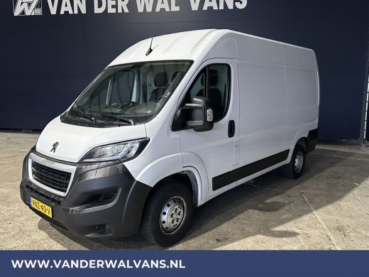 Peugeot Boxer 2.2 BlueHDi 120pk L2H2 Euro6 Airco | 2500kg Trekhaak | Cruisecontrol | Parkeersensoren Bijrijders... ActivLease financial lease