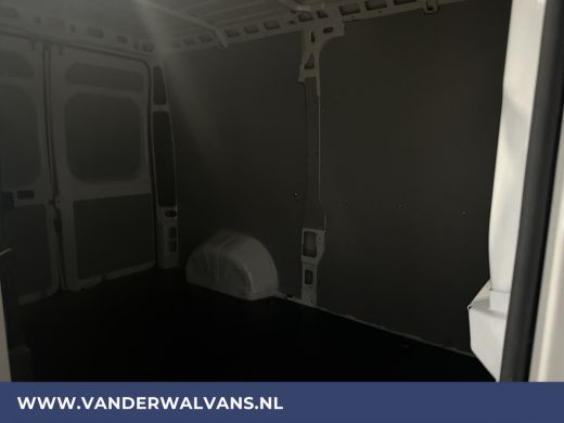 Peugeot Boxer 2.2 BlueHDi 120pk L2H2 Euro6 Airco | 2500kg Trekhaak | Cruisecontrol | Parkeersensoren Bijrijders... ActivLease financial lease