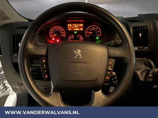 Peugeot Boxer 2.2 BlueHDi 120pk L2H2 Euro6 Airco | 2500kg Trekhaak | Cruisecontrol | Parkeersensoren Bijrijders... ActivLease financial lease