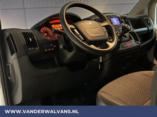 Peugeot Boxer 2.2 BlueHDi 120pk L2H2 Euro6 Airco | 2500kg Trekhaak | Cruisecontrol | Parkeersensoren Bijrijders... ActivLease financial lease