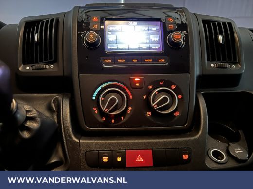 Peugeot Boxer 2.2 BlueHDi 120pk L2H2 Euro6 Airco | 2500kg Trekhaak | Cruisecontrol | Parkeersensoren Bijrijders... ActivLease financial lease