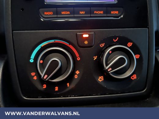 Peugeot Boxer 2.2 BlueHDi 120pk L2H2 Euro6 Airco | 2500kg Trekhaak | Cruisecontrol | Parkeersensoren Bijrijders... ActivLease financial lease