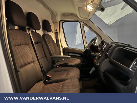Peugeot Boxer 2.2 BlueHDi 120pk L2H2 Euro6 Airco | 2500kg Trekhaak | Cruisecontrol | Parkeersensoren Bijrijders... ActivLease financial lease