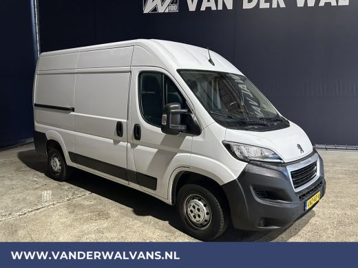 Peugeot Boxer 2.2 BlueHDi 120pk L2H2 Euro6 Airco | 2500kg Trekhaak | Cruisecontrol | Parkeersensoren Bijrijders... ActivLease financial lease