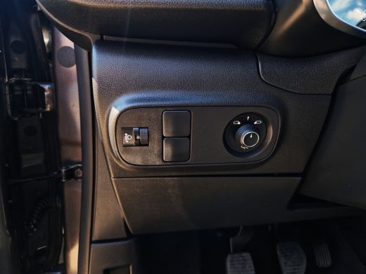 Citroën C3 1.2 PureTech C-Series - 110 Pk - Euro 6 - Navi - Climate Control - Cruise Control ActivLease financial lease