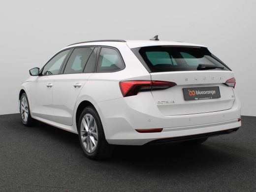 Skoda Octavia Combi 1.4 TSI iV PHEV Business Edition 204PK DSG Trekhaak, park distance control, adaptive cruise... ActivLease financial lease