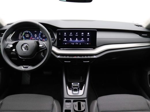 Skoda Octavia Combi 1.4 TSI iV PHEV Business Edition 204PK DSG Trekhaak, park distance control, adaptive cruise... ActivLease financial lease