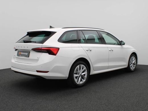 Skoda Octavia Combi 1.4 TSI iV PHEV Business Edition 204PK DSG Trekhaak, park distance control, adaptive cruise... ActivLease financial lease