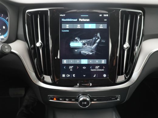 Volvo  V60 B4 Plus Dark | Stoel & stuurwielverwarming | Lederen interieur |Adaptieve cruise control incl. BL... ActivLease financial lease