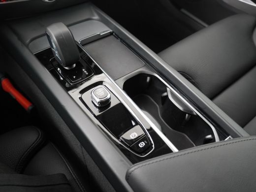 Volvo  V60 B4 Plus Dark | Stoel & stuurwielverwarming | Lederen interieur |Adaptieve cruise control incl. BL... ActivLease financial lease