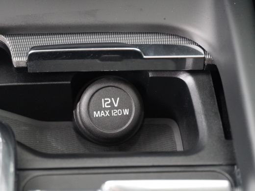 Volvo  V60 B4 Plus Dark | Stoel & stuurwielverwarming | Lederen interieur |Adaptieve cruise control incl. BL... ActivLease financial lease