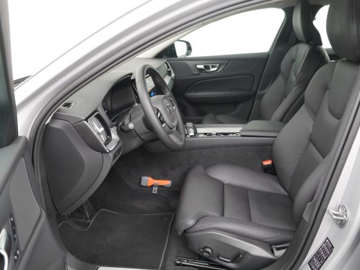 Volvo  V60 B4 Plus Dark | Stoel & stuurwielverwarming | Lederen interieur |Adaptieve cruise control incl. BL... ActivLease financial lease