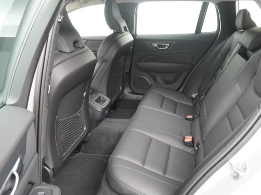 Volvo  V60 B4 Plus Dark | Stoel & stuurwielverwarming | Lederen interieur |Adaptieve cruise control incl. BL... ActivLease financial lease
