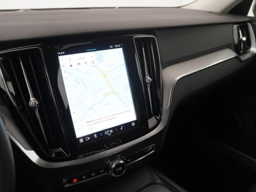Volvo  V60 B4 Plus Dark | Stoel & stuurwielverwarming | Lederen interieur |Adaptieve cruise control incl. BL... ActivLease financial lease
