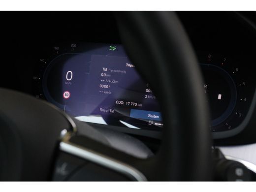 Volvo  V60 2.0 B3 Automaat Essential Edition | Trekhaak | Camera | Adaptive Cruise | Dodehoeksensoren | Stuu... ActivLease financial lease