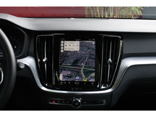 Volvo  V60 2.0 B3 Automaat Essential Edition | Trekhaak | Camera | Adaptive Cruise | Dodehoeksensoren | Stuu... ActivLease financial lease