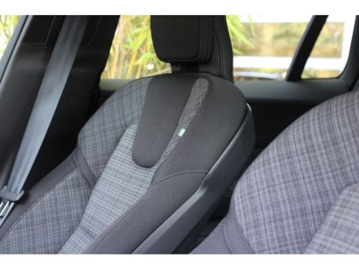 Volvo  V60 2.0 B3 Automaat Essential Edition | Trekhaak | Camera | Adaptive Cruise | Dodehoeksensoren | Stuu... ActivLease financial lease