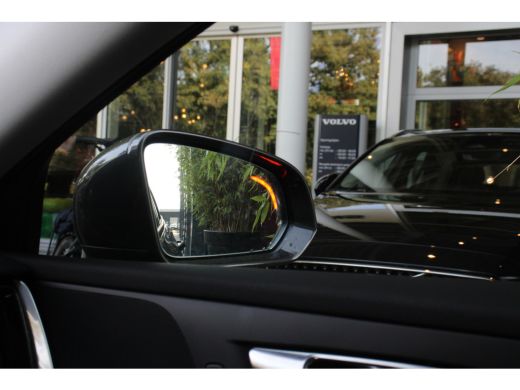 Volvo  V60 2.0 B3 Automaat Essential Edition | Trekhaak | Camera | Adaptive Cruise | Dodehoeksensoren | Stuu... ActivLease financial lease
