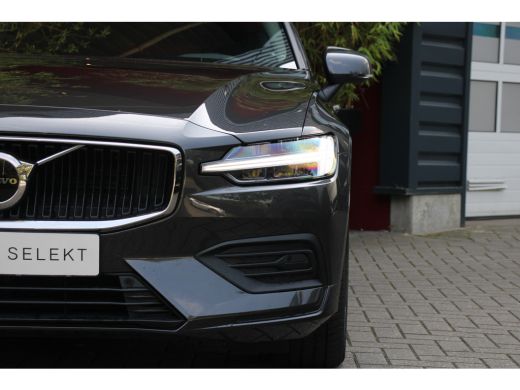 Volvo  V60 2.0 B3 Automaat Essential Edition | Trekhaak | Camera | Adaptive Cruise | Dodehoeksensoren | Stuu... ActivLease financial lease