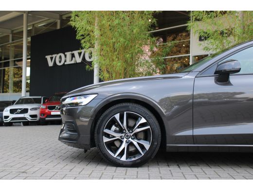 Volvo  V60 2.0 B3 Automaat Essential Edition | Trekhaak | Camera | Adaptive Cruise | Dodehoeksensoren | Stuu... ActivLease financial lease