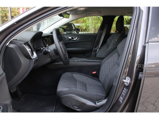 Volvo  V60 2.0 B3 Automaat Essential Edition | Trekhaak | Camera | Adaptive Cruise | Dodehoeksensoren | Stuu... ActivLease financial lease