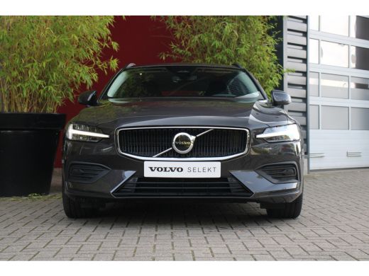 Volvo  V60 2.0 B3 Automaat Essential Edition | Trekhaak | Camera | Adaptive Cruise | Dodehoeksensoren | Stuu... ActivLease financial lease