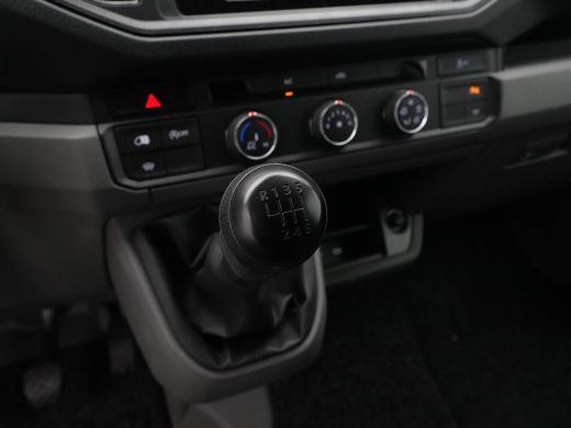 Volkswagen Crafter 30 2.0 TDI L3H3 Navi via App Camera Trekhaak Voorruitverwarming ActivLease financial lease